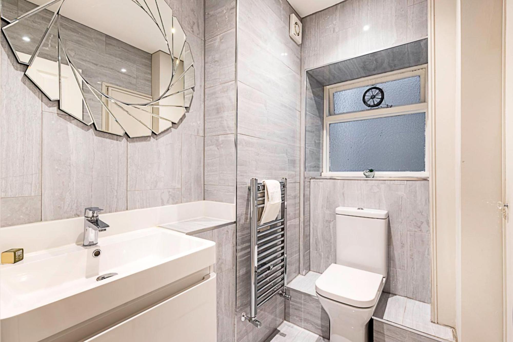Beautiful Two Bedroom Abode In Notting Hill Apartment *