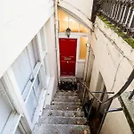 Beautiful Two Bedroom Abode In Notting Hill