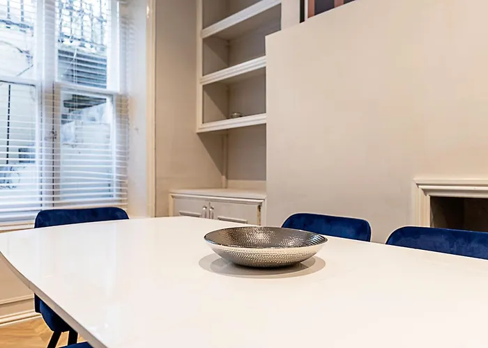 Beautiful Two Bedroom Abode In Notting Hill