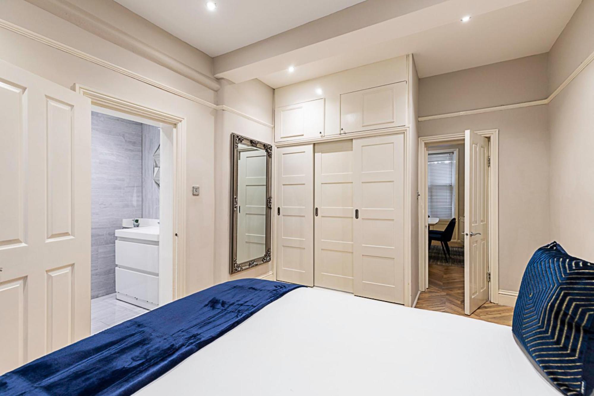 Beautiful Two Bedroom Abode In Notting Hill *