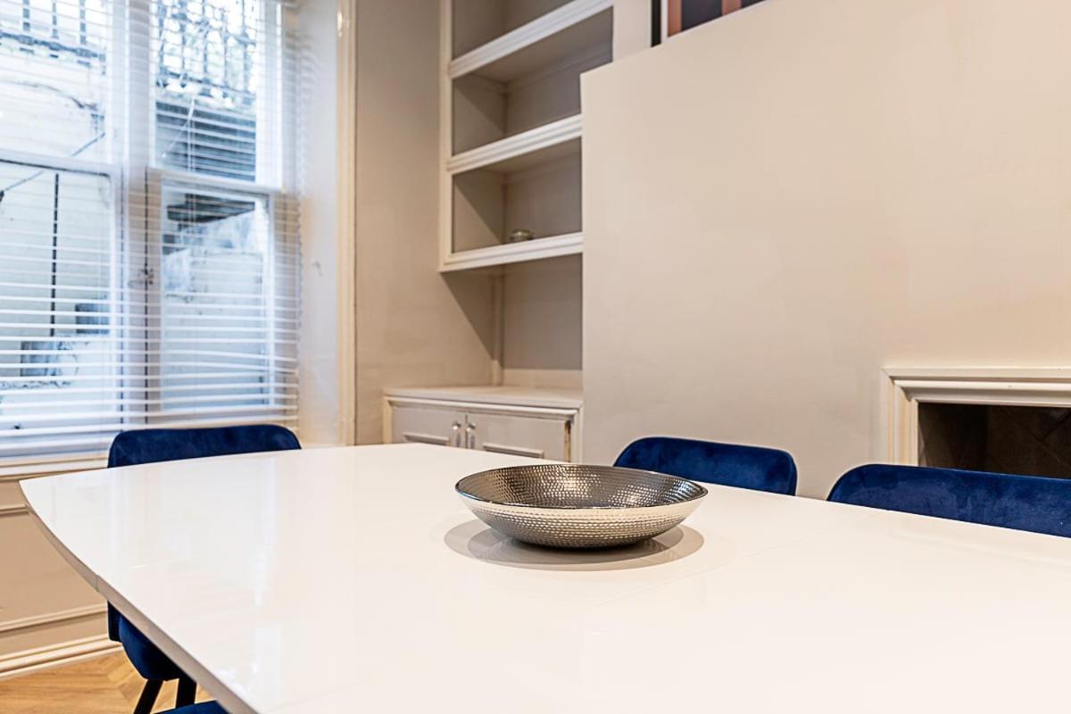 Beautiful Two Bedroom Abode In Notting Hill *